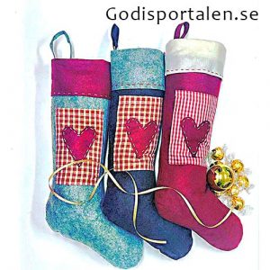 Mysiga julstrumpor med hjärta fyllda med bara inslagna godisar av högsta kvalité - godisportalen.se