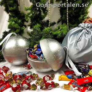 Julkula silver fylld med 1 kg inslaget godis - godisportalen.se