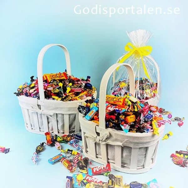 Staketkorgen Vintage - Vit godiskorg proppfull med färskt inslaget godis - Godisportalen.se